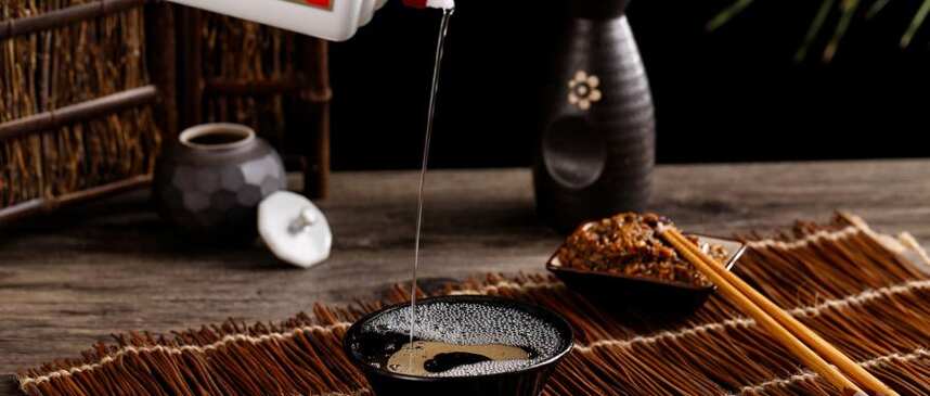 酱香白酒与浓香白酒哪个更好喝?其香型特点有哪些