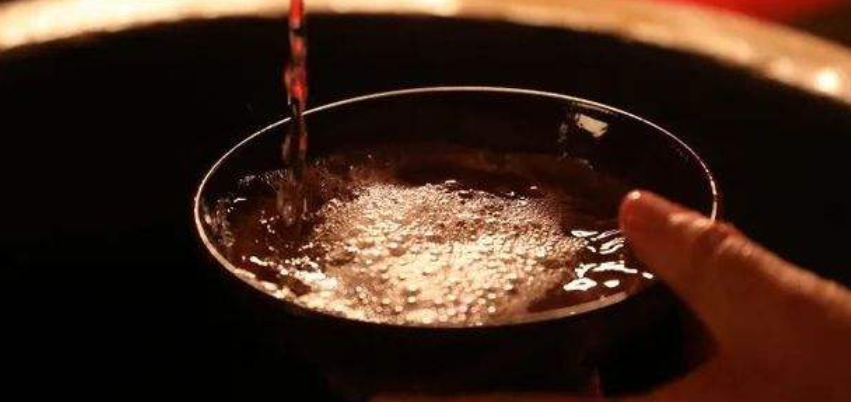酱酒品鉴技巧分享“慢酌微醺,适量为宜”,切莫畅饮快酒